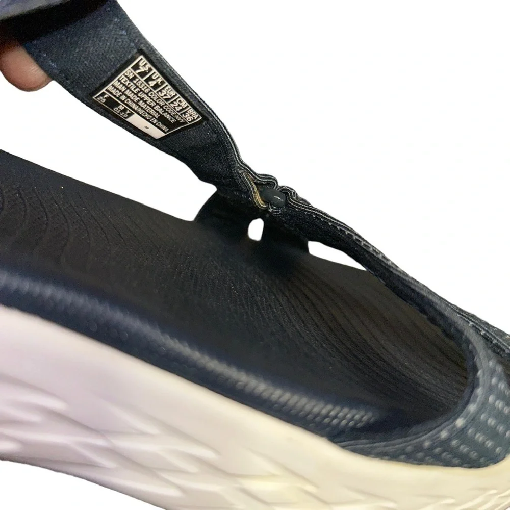 Women Skechers GOGA Max navy Comfort Sandals Size 7